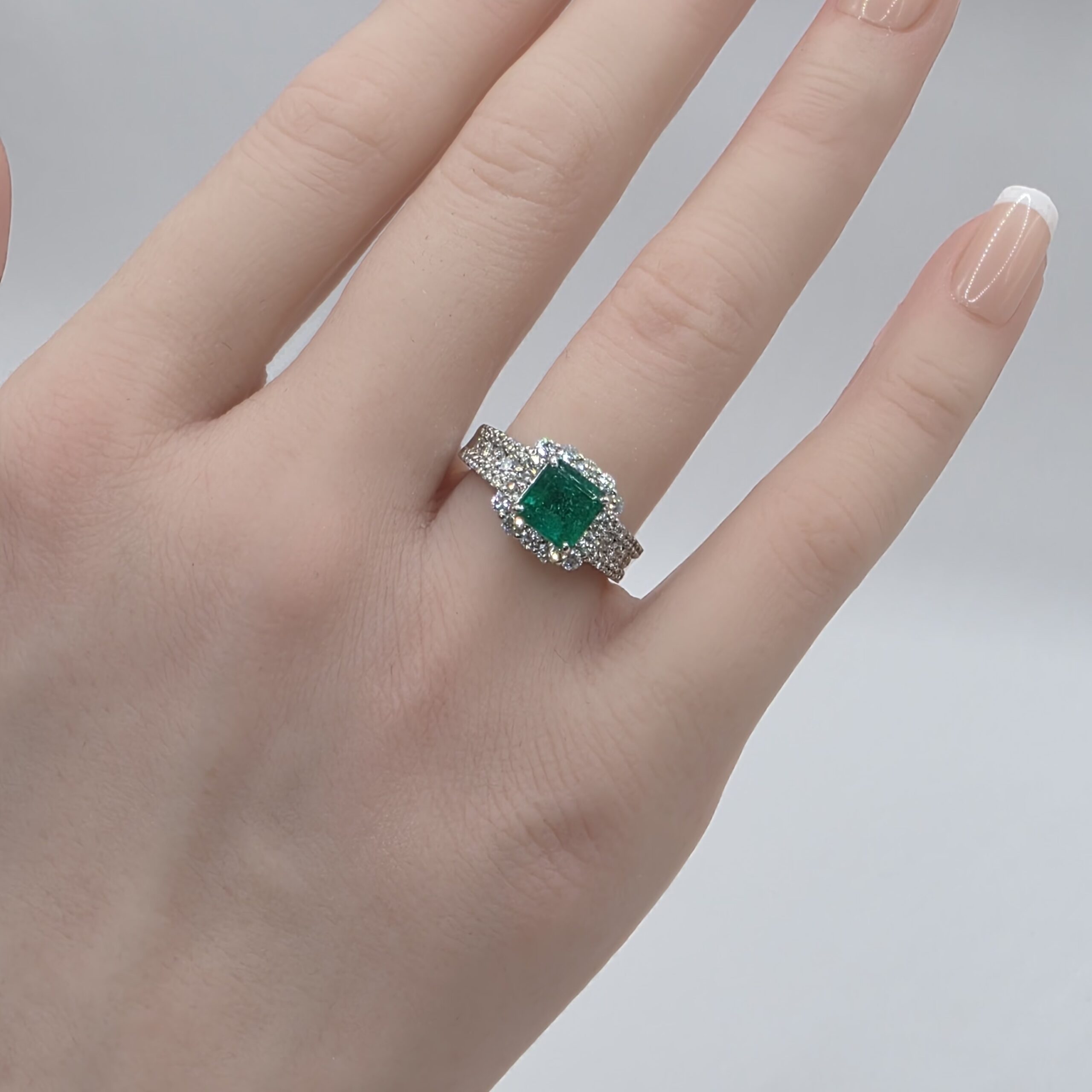 Emerald & Diamond Ring in PT900 – Size 12