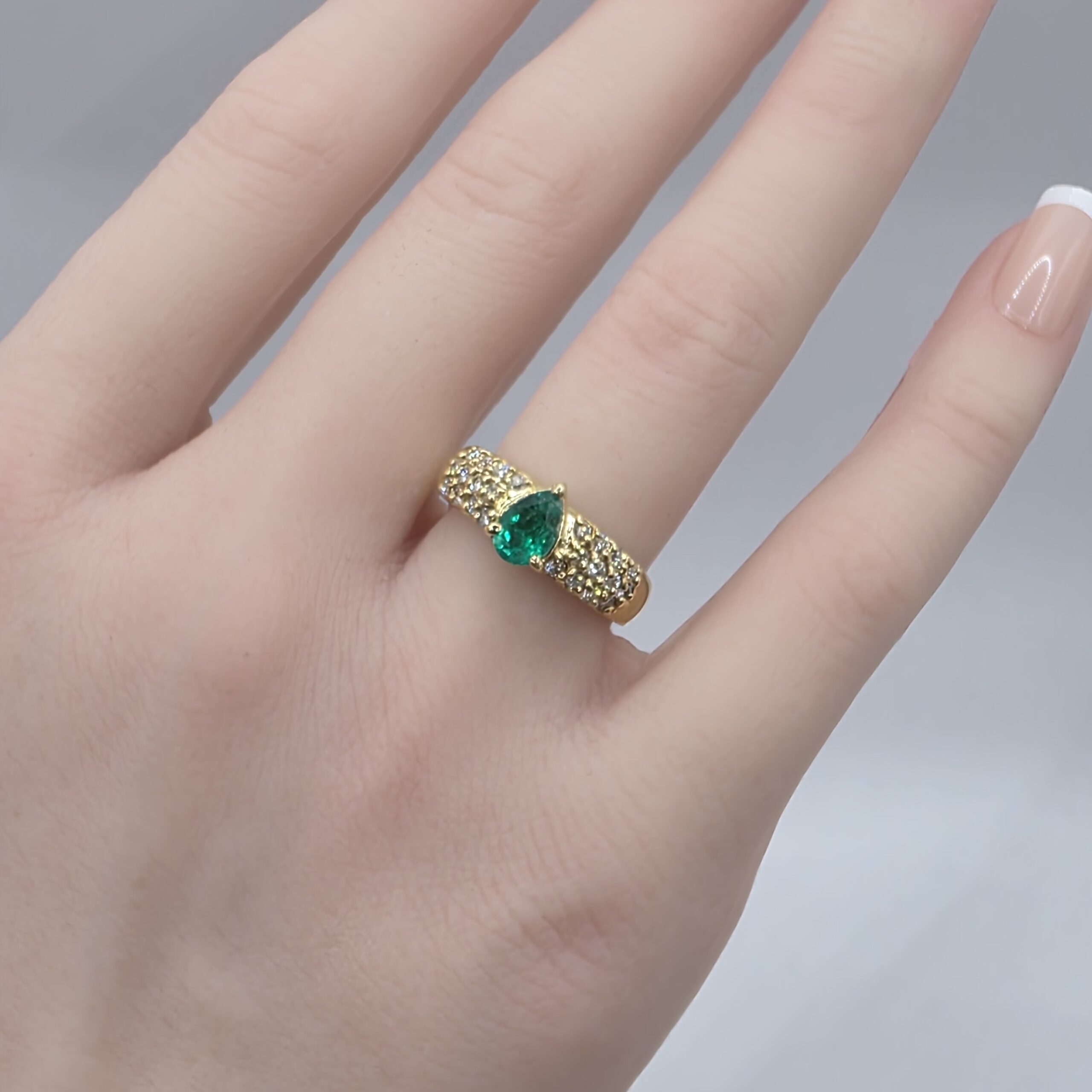 Emerald & Diamond Ring in K18 Yellow Gold – Size 12
