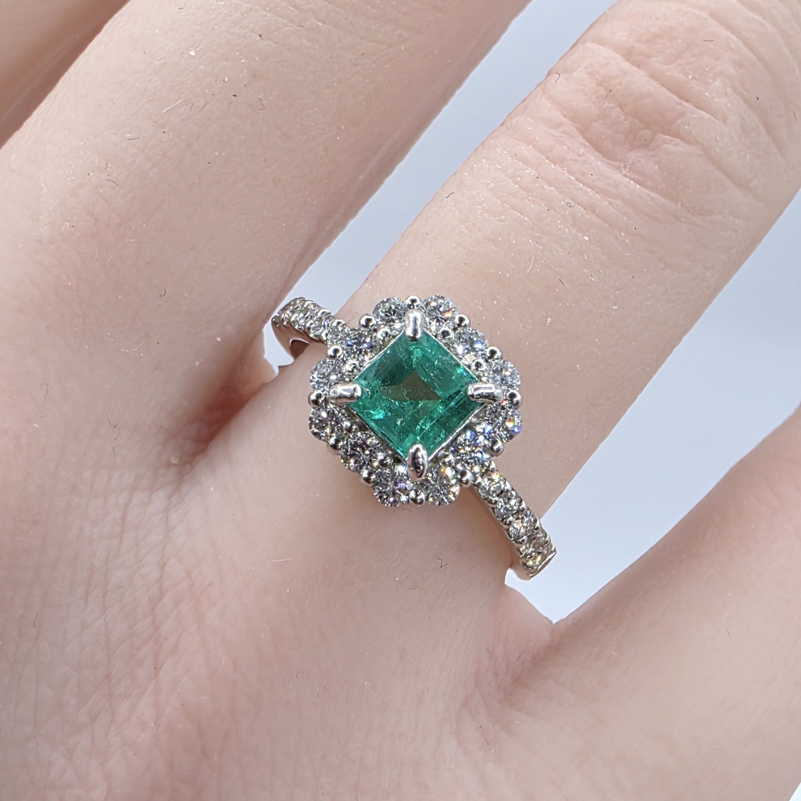 Emerald & Diamond Ring in PT900 – Size 12