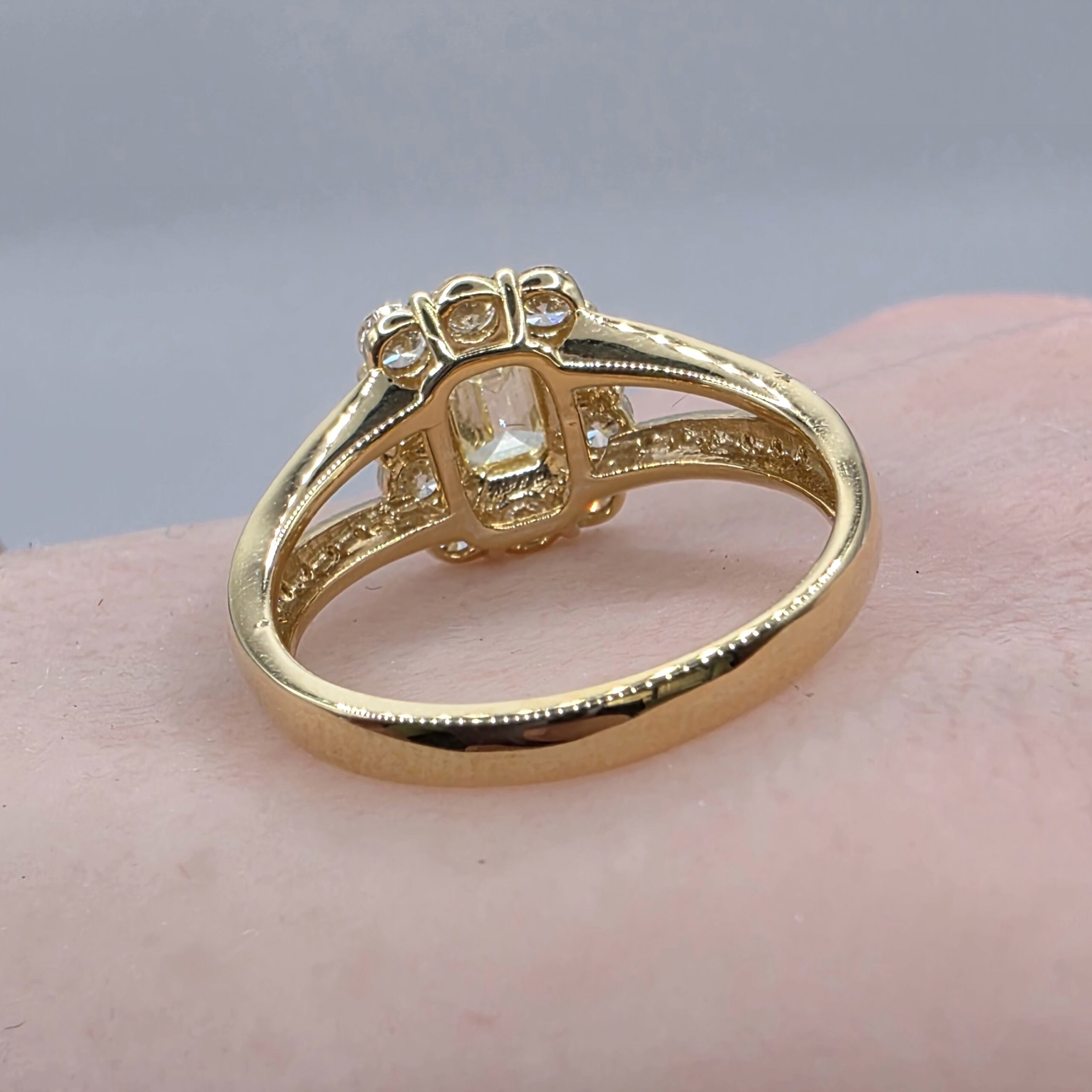 K18 Gold Diamond Ring – Size 13